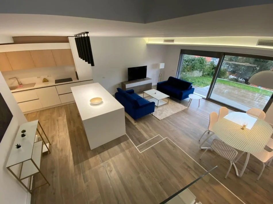 Tirane, jepet me qera apartament 3+1+Ballkon , 202 m² 2.000 € (Olive Grove Residence Mullet)