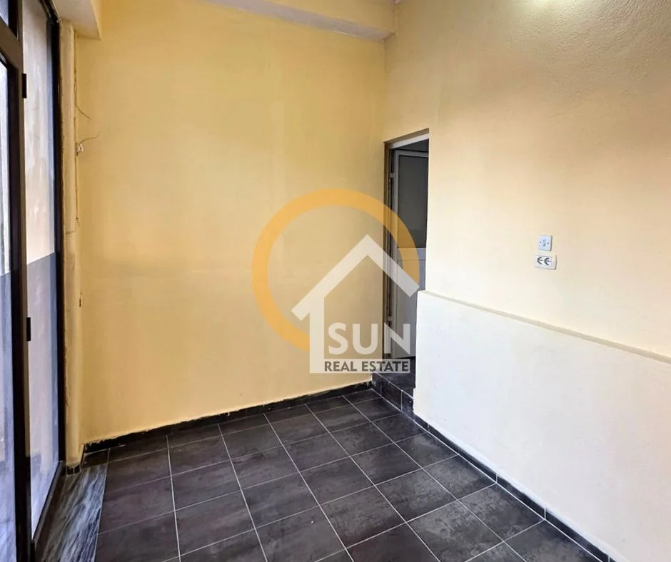 Shkoder, jepet me qera ambjent biznesi , , 25 m² 300 € (RR. MARIN BICIKEMI, SHKODER)