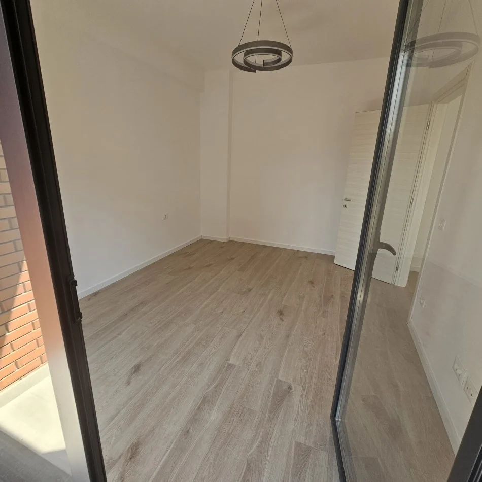 Tirane, jepet me qera zyre Kati 3, 64 m² 950 € (Myslym Shyri)