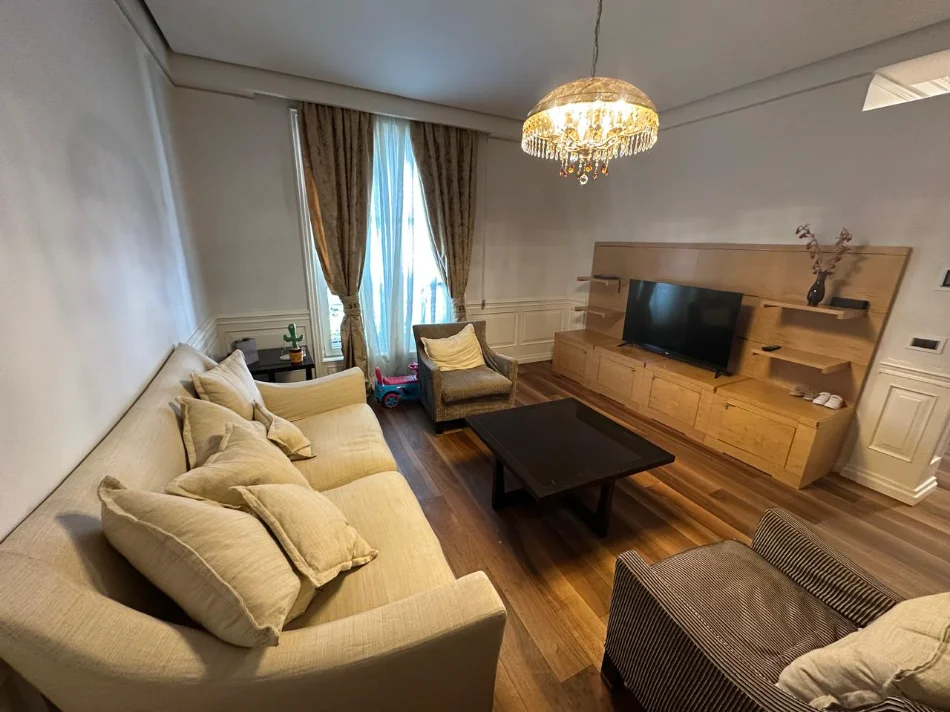 Tirane, jepet me qera apartament 1+1+Aneks+Ballkon Kati 2, 75 m² 600 € (Pazari i Ri/Rr.Qemal Stafa)