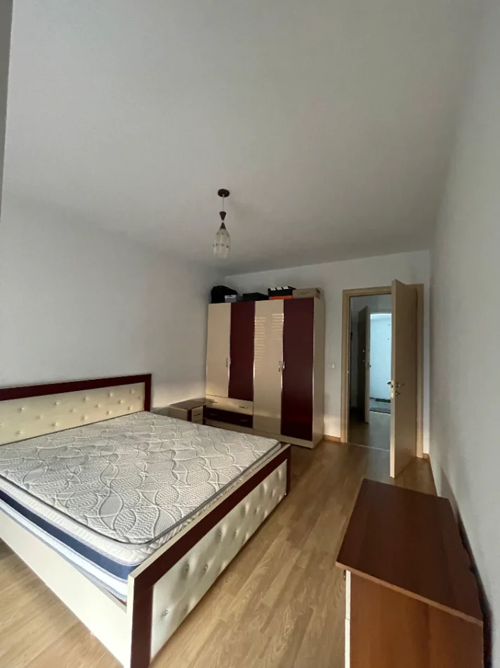 Tirane, jepet me qera apartament 2+1+Ballkon Kati 2, 95 m² 550 € (Qyteti Studenti)