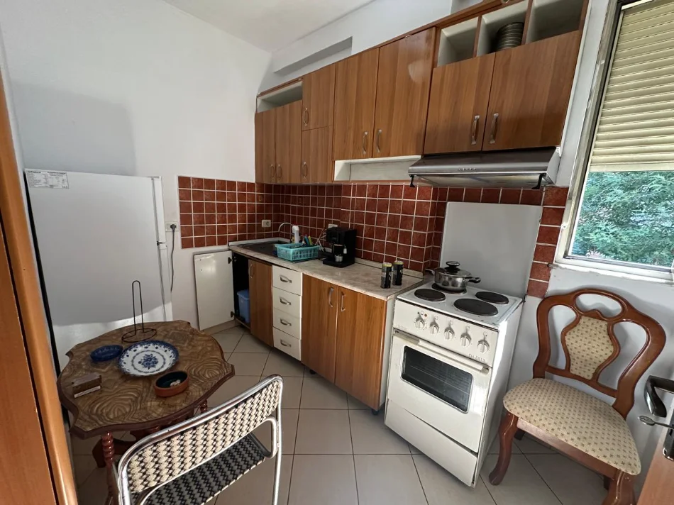Tirane, jepet me qera apartament 1+1+Ballkon Kati 3, 65 m² 500 € (Pazari i Ri,prane Optika Roma)