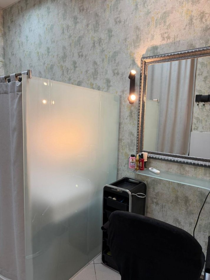 Tirane, jepet me qera ambjent biznesi Kati 0, 16 m² 300 € (Pas Oslo 21 dhjetori)