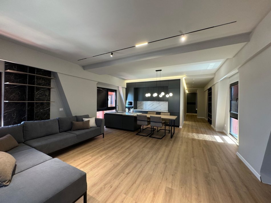 Tirane, shitet apartament 2+1+Ballkon Kati 10, 169 m² 485.000 € (GARDEN BUILDING)