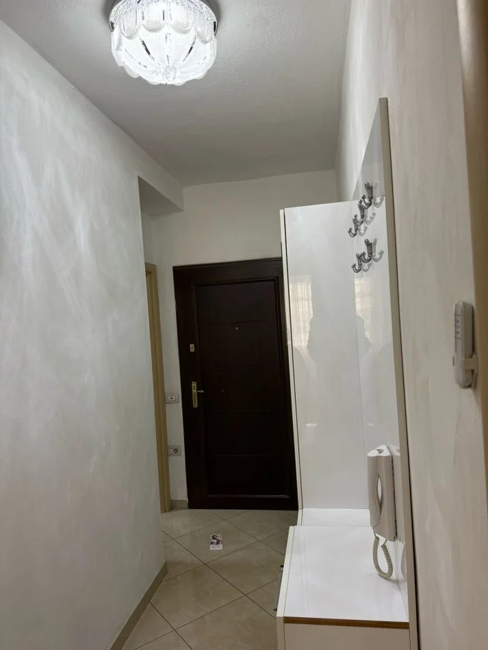 Tirane, jepet me qera apartament 2+1+Ballkon Kati 5, 100 m² 500 € (Rruga teodor keko)