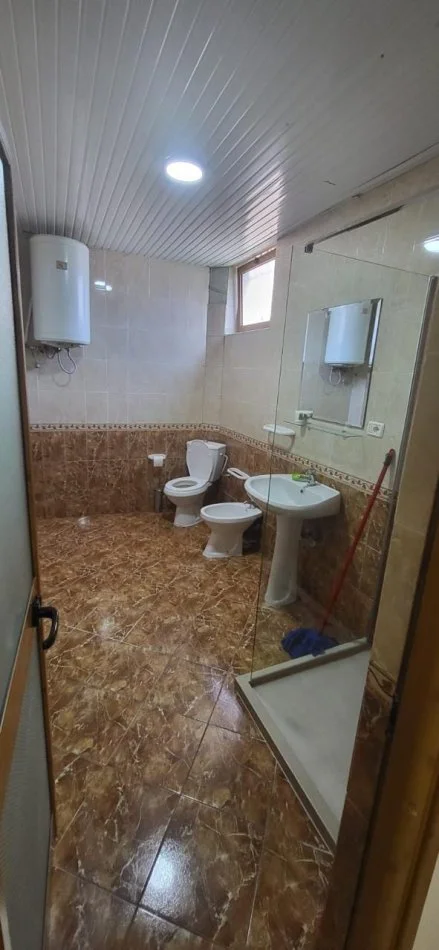 Tirane, jap me qera Vile 3+1+Aneks+Ballkon Kati 0, 256 m² 1.500 € (Hoxha Tahsim)