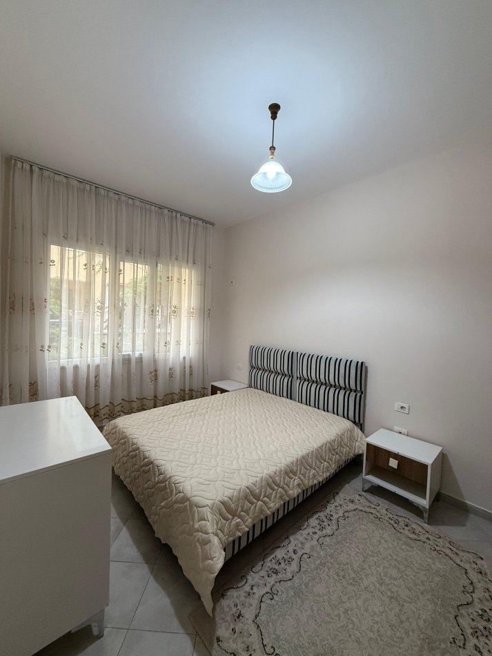 Tirane, jepet me qera 2+1+Ballkon , 500 € (Kodra e Diellit)