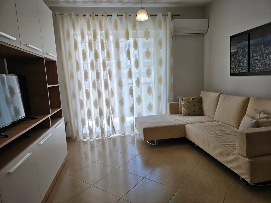 Tirane, jepet me qera apartament 1+1 Kati 4, 53 m² 400 € (Kopshti Zologjik)