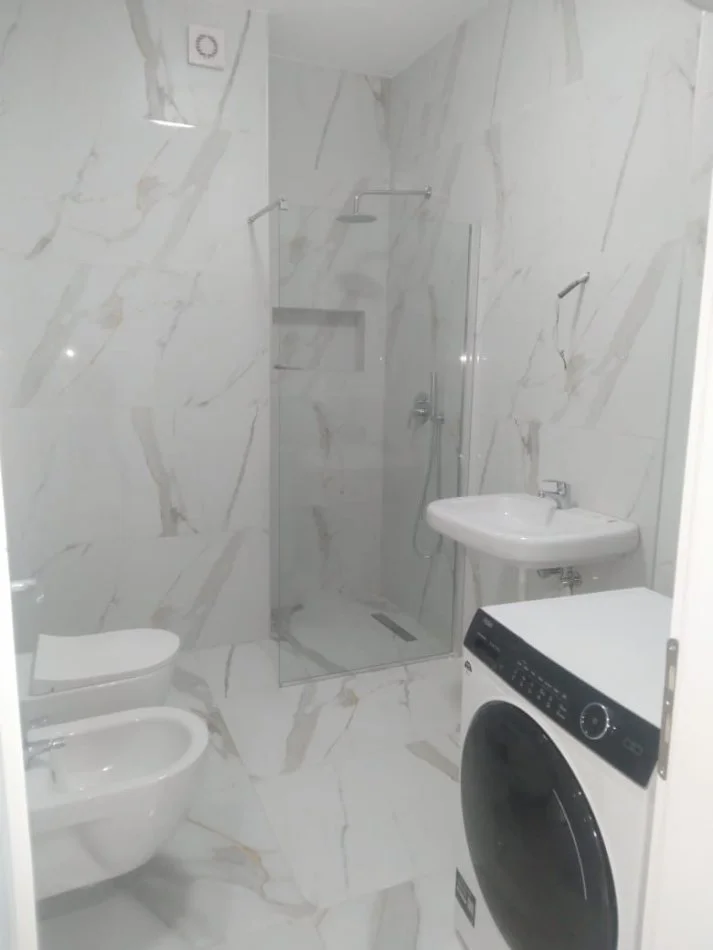 Tirane, jepet me qera apartament 2+1+Aneks Kati 4, 100 m² 600 € (Fusha e Aviacionit)