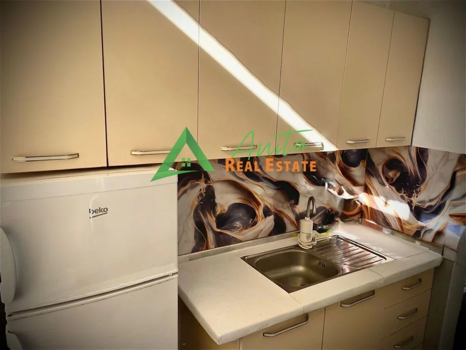 Tirane, jepet me qera apartament 1+1 Kati 2, 62 m² 500 € (Rruga Vllazen Huta)