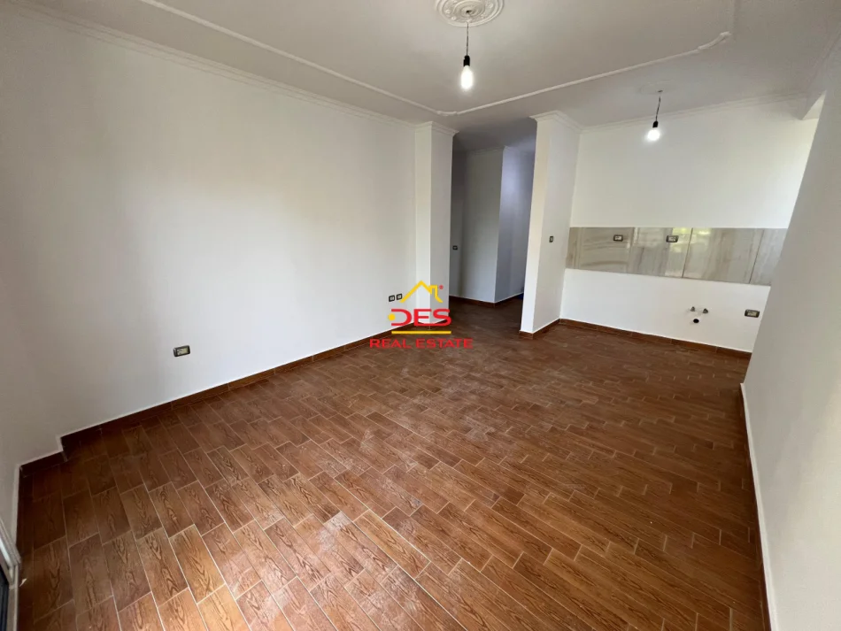 Vlore, shitet apartament 2+1+Ballkon Kati 2, 106 m² 175.000 € (Rruga Murat Tërbaçi)