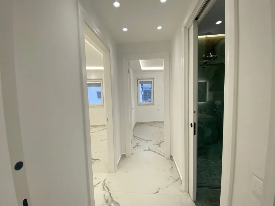 Tirane, jepet me qera zyre Kati 7, 104 m² 1.000 € (RRUGA MINE PEZA)