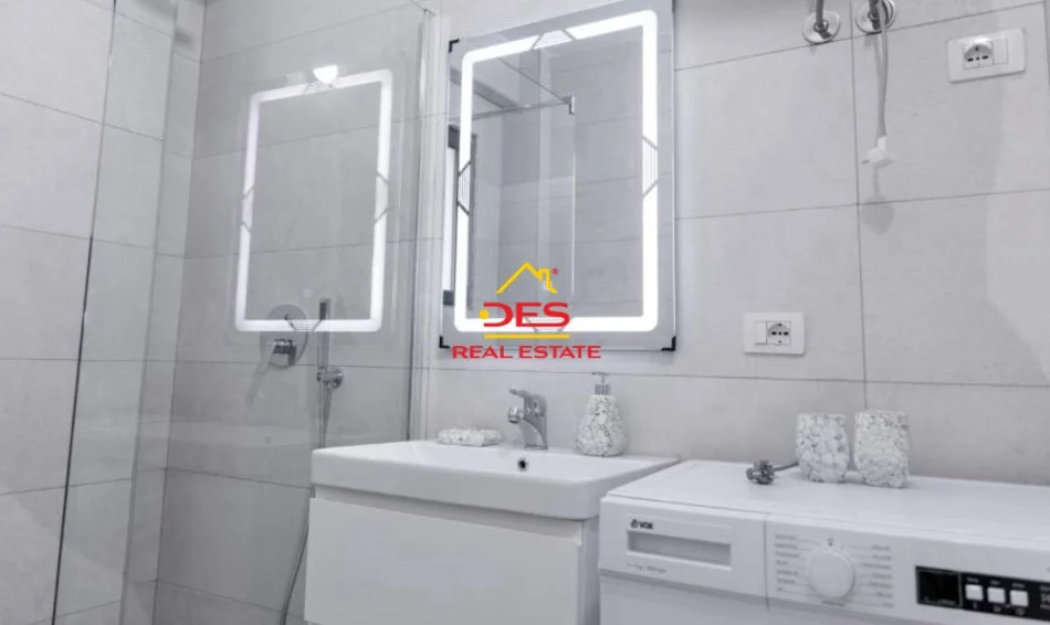 Vlore, jepet me qera apartament 2+1+Ballkon Kati 4, 110 m² 500 € (Rruga Murat Tërbaçi)