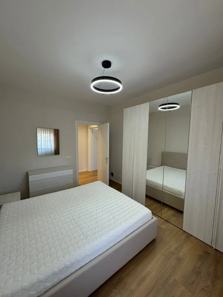 Tirane, jepet me qera 1+1 Kati 4, 63 m² 450 € (unaza re)