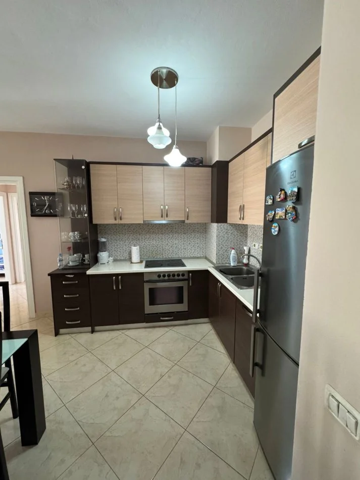 Tirane, jepet me qera apartament 2+1+Ballkon Kati 3, 120 m² 450 € 