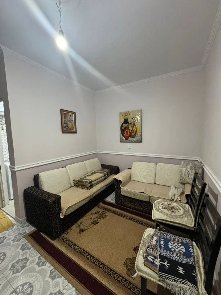 Tirane, jepet me qera shtepi 1+1+Ballkon Kati 1, 50 m² 350 € (Don Bosko)
