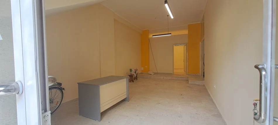 Durres, jepet me qera ambjent biznesi Kati 0, 61 m² 600 € 