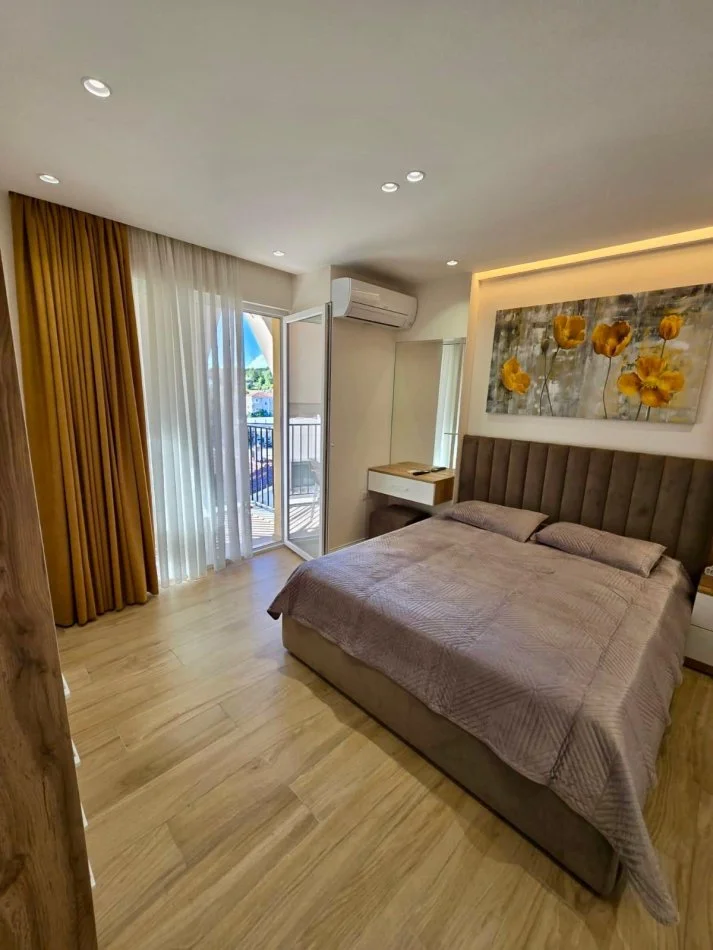 Tirane, jepet me qera apartament 1+1+Ballkon Kati 1, 68 m² 600 € (Rruga Xhebrahimet)