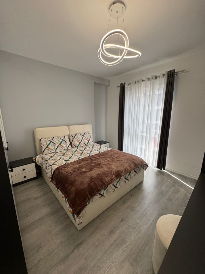 Tirane, jepet me qera apartament 2+1 Kati 5, 79 m² 400 € (Univers City)