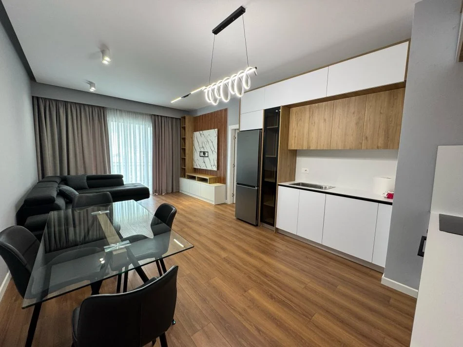 Tirane, jepet me qera apartament 2+1 Kati 2, 800 € (Farmacia 10)
