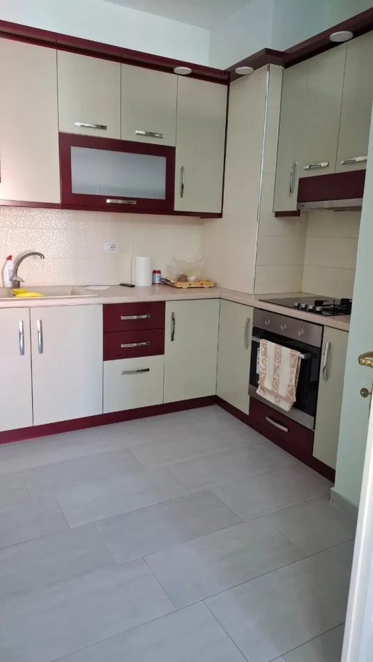 Tirane, jepet me qera apartament 2+1+2 Kati 6, 100 m² 450 € (Vila L Astir)