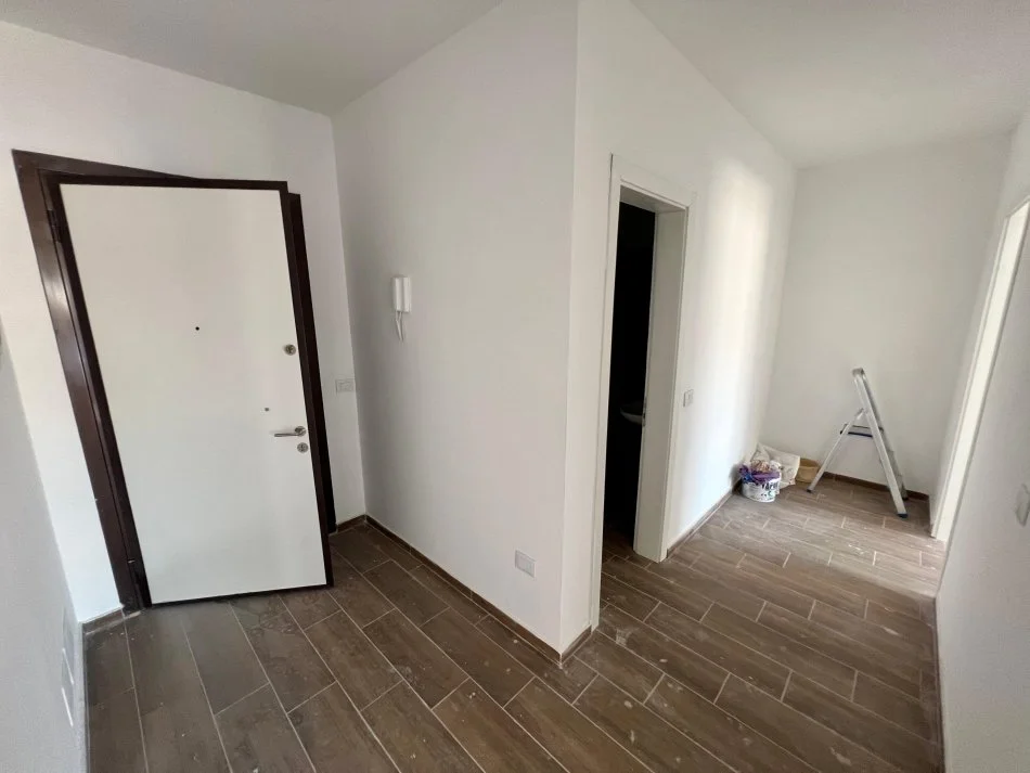 Tirane, jepet me qera apartament 2+1 Kati 6, 120 m² 500 € (Rruga kongresi manastirit)