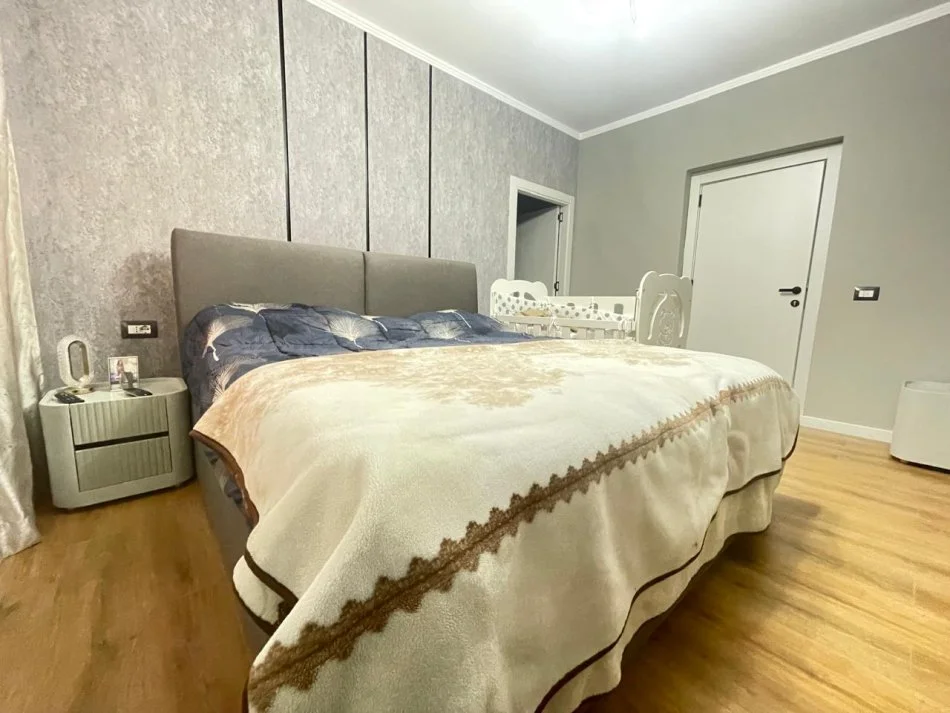 Tirane, shitet apartament 3+1+Aneks+Ballkon Kati 2, 165 m² 310.000 € (Rruga Ferit Xhajko)