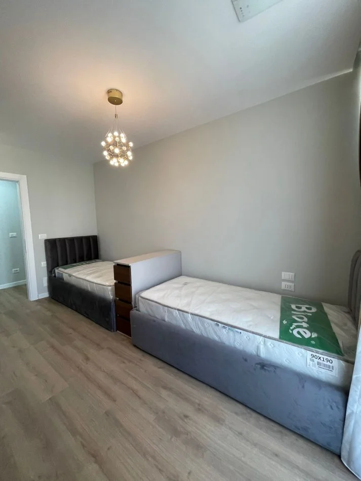 Tirane, jepet me qera apartament 2+1+Ballkon , 110 m² 1.500 € (Liqeni artificial)