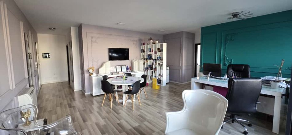 Tirane, jepet me qera zyre Kati 4, 102 m² 1.000 € (Stadiumi Dinamo)