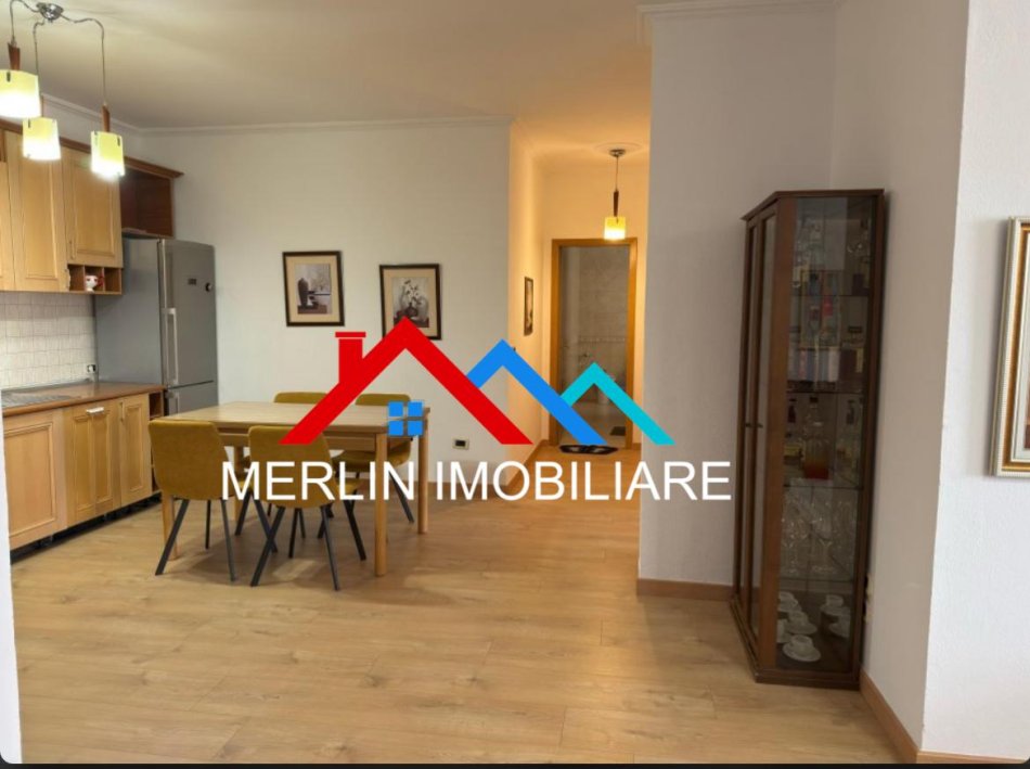 Tirane, jepet me qera apartament 2+1+Ballkon Kati 8, 145 m² 800 € (RRUGA NIKOLLA TUPE)