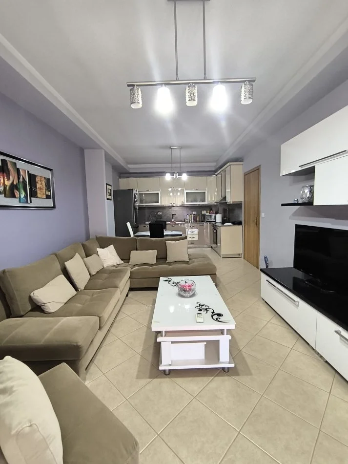 Tirane, jepet me qera apartament 2+1 Kati 10, 87 m² 500 € 