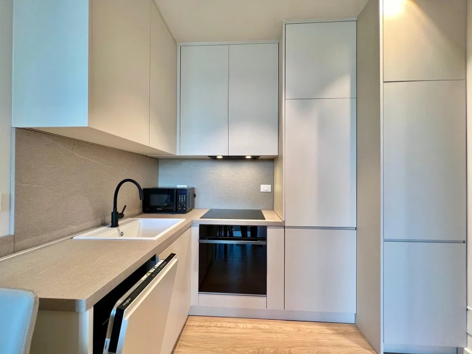 Tirane, jepet me qera apartament 1+1+Aneks+Ballkon Kati 9, 68 m² 1.300 € (LIQENI ARTIFICIAL , LAKE VIEW)