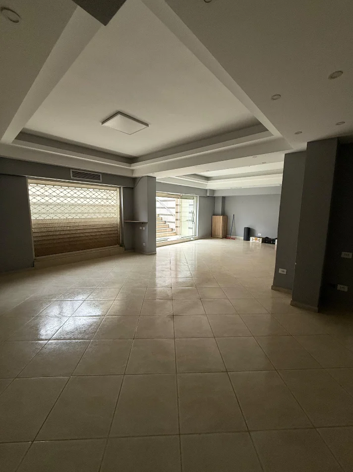 Tirane, shes ambjent biznesi Kati 0, 130 m² (Stacioni i fundit i Tiranes se Re)