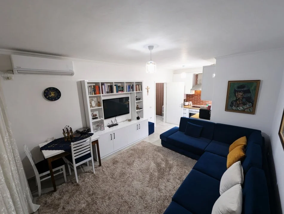 Tirane, jepet me qera apartament 1+1+Ballkon Kati 2, 390 €