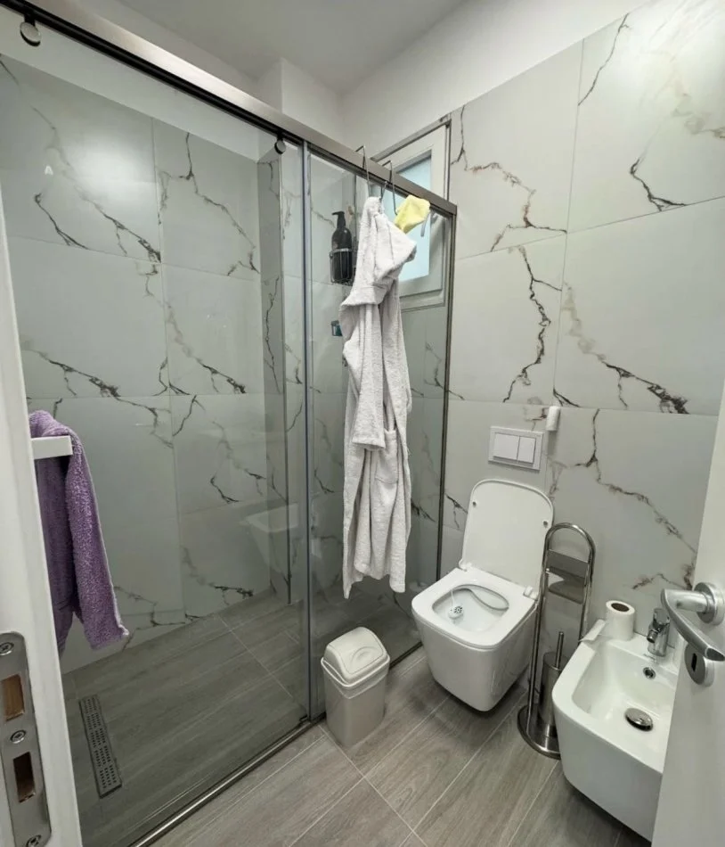 Tirane, jepet me qera apartament 2+1+Ballkon , 103 m² 730 € (Don Bosko)