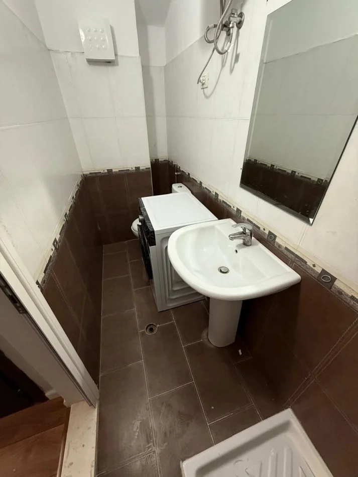 Tirane, jepet me qera apartament 1+1+Ballkon Kati 6, 70 m² 520 €