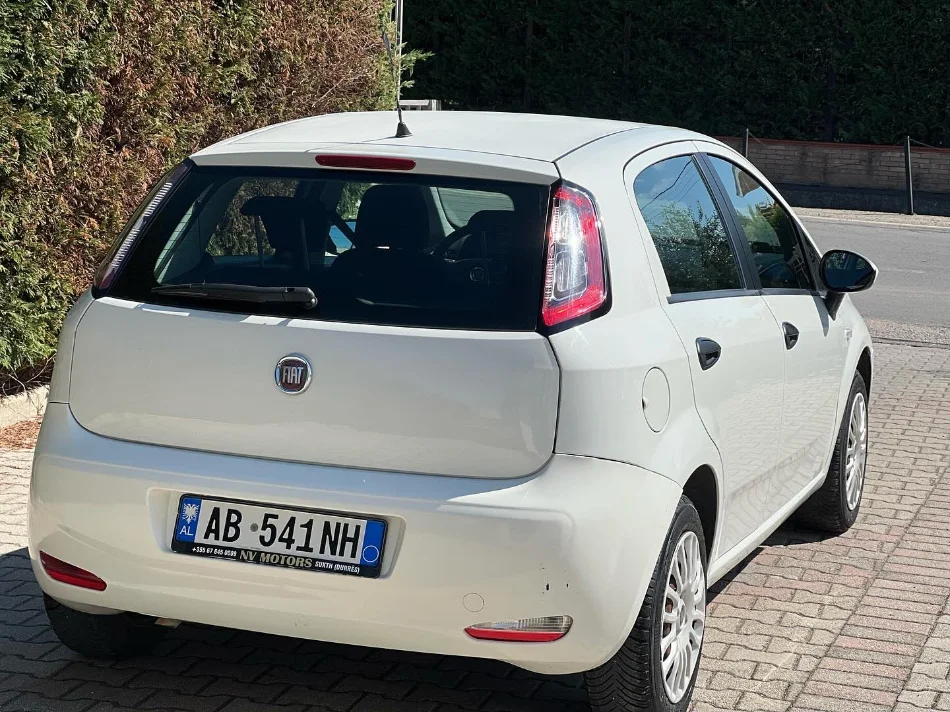 Durres, japim me qera makine Fiat grande punto Benzin, e bardhë manuale Kondicioner 182.056 km,  25 €