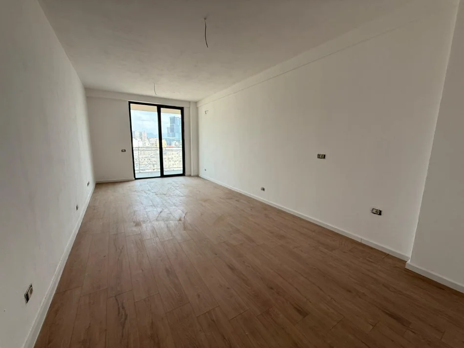 Tirane, jepet me qera zyre Kati 9, 116 m² 900 € (GOLDEN TOWER)