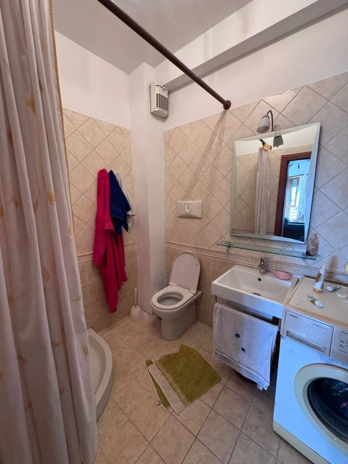 Tirane, jepet me qera apartament 1+1+Ballkon , 80 m² 550 € (rruga e Kavajes)