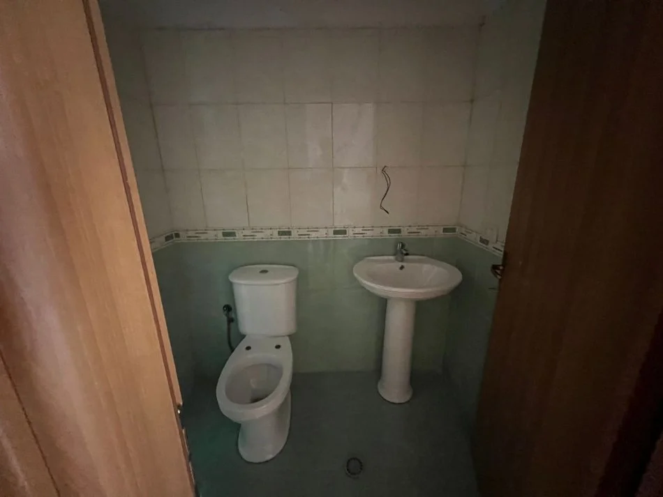 Tirane, shitet apartament 3+1 , 