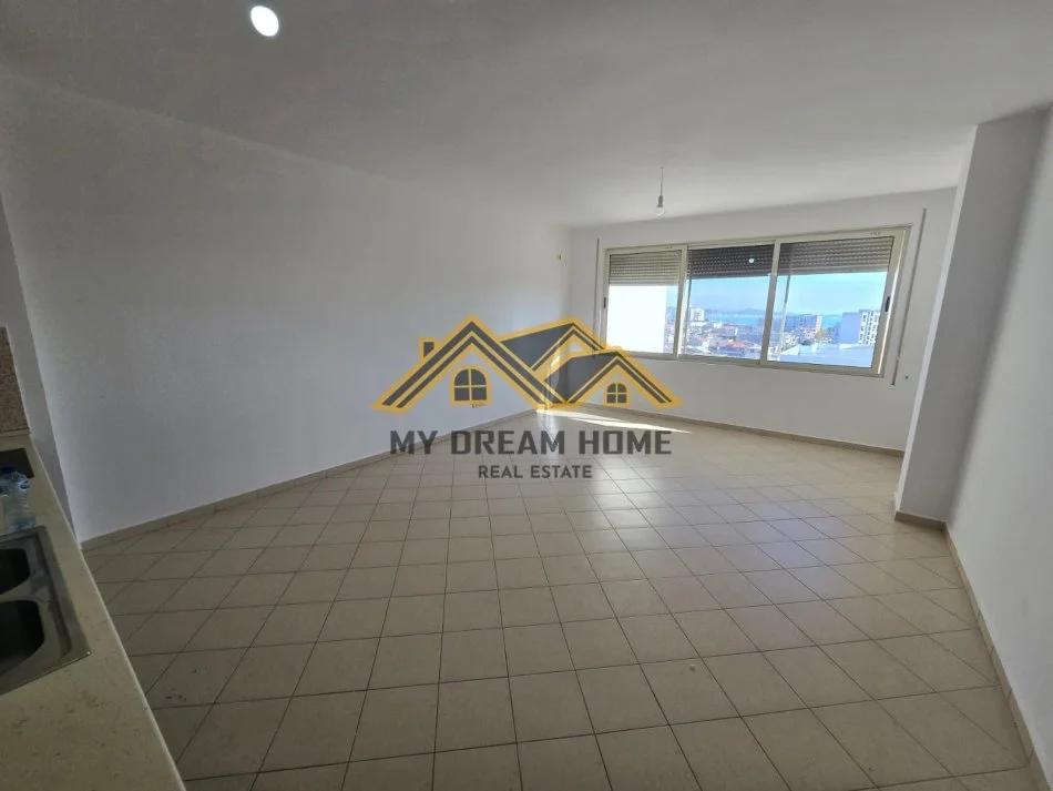 Durres, jepet me qera apartament 2+1+Ballkon Kati 8, 80 m² 300 € (TREGU INDUSTRIAL)