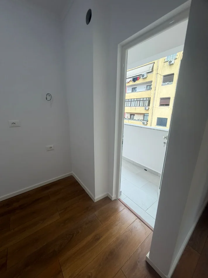 Tirane, shitet apartament 1+1 Kati 5, 54 m² 98.000 € (kinostudio , porcelan)