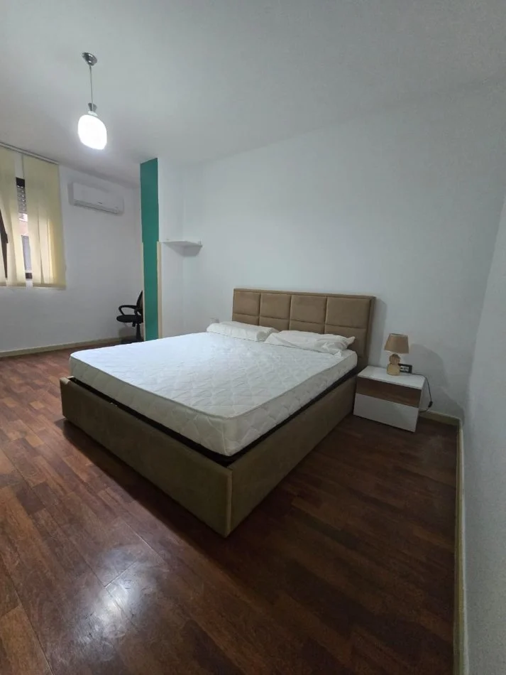 Tirane, jepet me qera apartament 2+1 Kati 2, 100 m² 750 € (Ambasada Amerikane ,Rruga e Elbasanit)