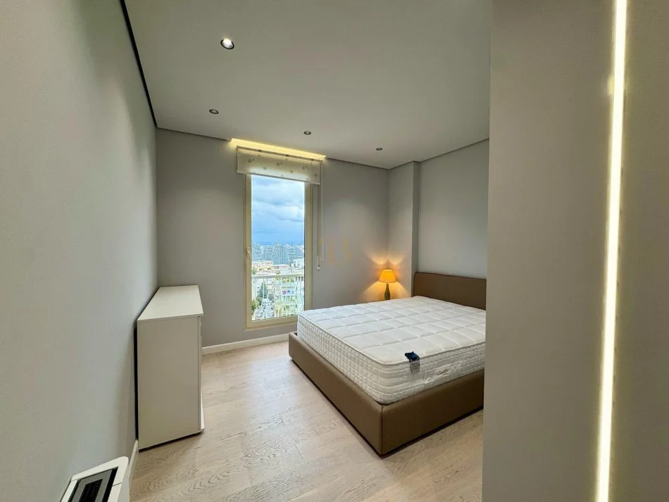 Tirane, jepet me qera apartament 2+1 Kati 1, 102 m² 950 € 