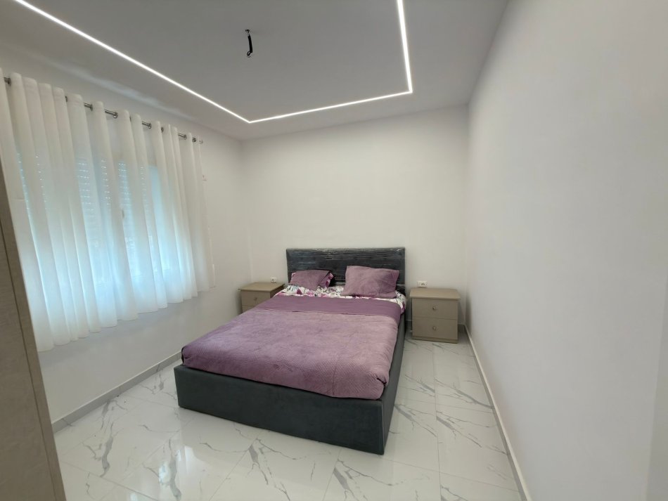Tirane, jepet me qera shtepi 2+1 Kati 8, 80 m² 400 € (Kombinat)