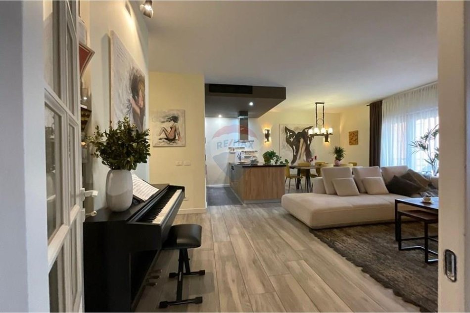 Tirane, jepet me qera apartament 2+1+Ballkon , 110 m² 1.300 € 