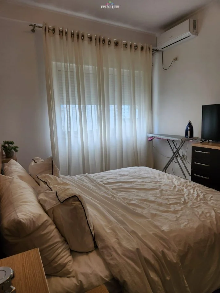 Tirane, jepet me qera apartament 1+1+Ballkon, Kati 3, 70 m² 350 € (Fresk)