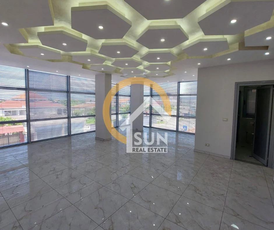 Shkoder, jepet me qera ambjent biznesi Kati 0, 360 m² 1.000 € (RUS, SHKODER)