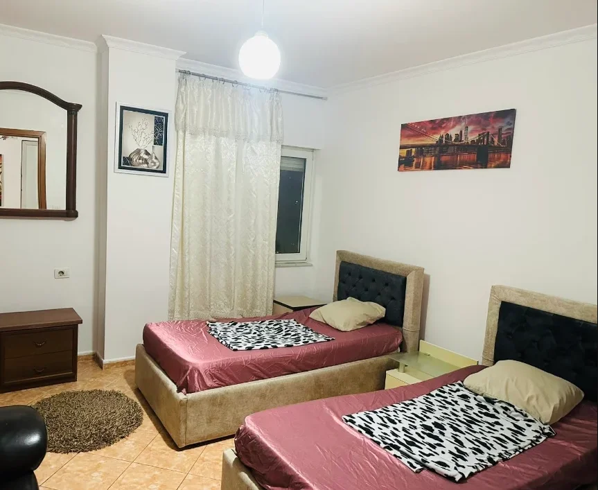 Tirane, jap me qera apartament 2+1+Ballkon Kati 3, 115 m² 650 € (Zogu i Zi)