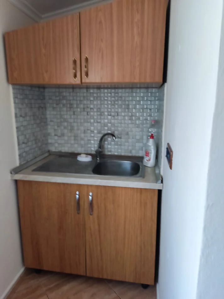 Tirane, jepet me qera apartament 1+1 Kati 6, 50 m² 400 € (Rruga Siri Kodra)